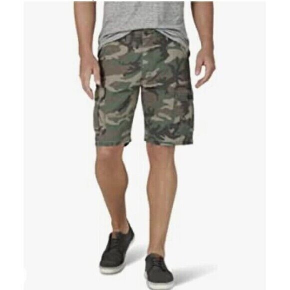 Men's Wrangler Camo Cargo Shorts  Stretch Relaxed Fit Tech Pocket size 46 new - Picture 1 of 16